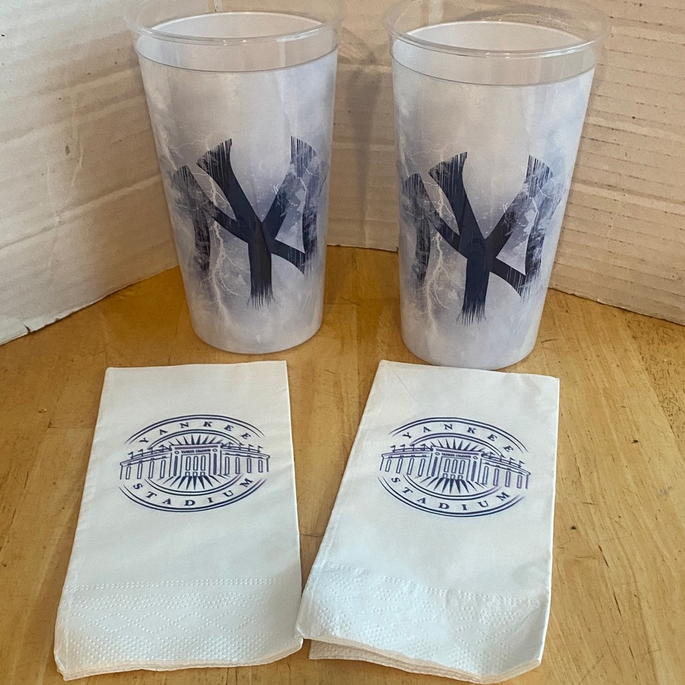 2 New York Yankees Logo Tumblers with 2 Yankee Stadium paper Napkins 24 oz ea